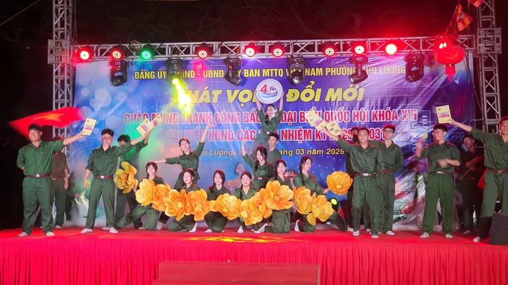 Sôi nổi chương trình văn nghệ “Khát vọng đổi mới” chào mừng thành công cuộc bầu cử- Ảnh 15.