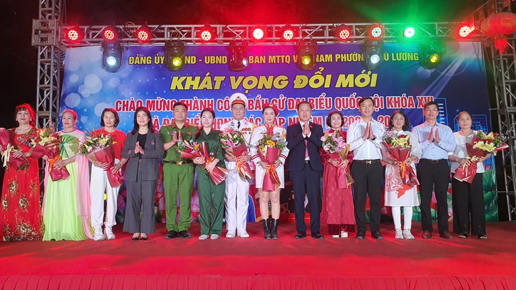 Sôi nổi chương trình văn nghệ “Khát vọng đổi mới” chào mừng thành công cuộc bầu cử- Ảnh 1.