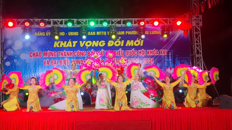 Sôi nổi chương trình văn nghệ “Khát vọng đổi mới” chào mừng thành công cuộc bầu cử- Ảnh 14.