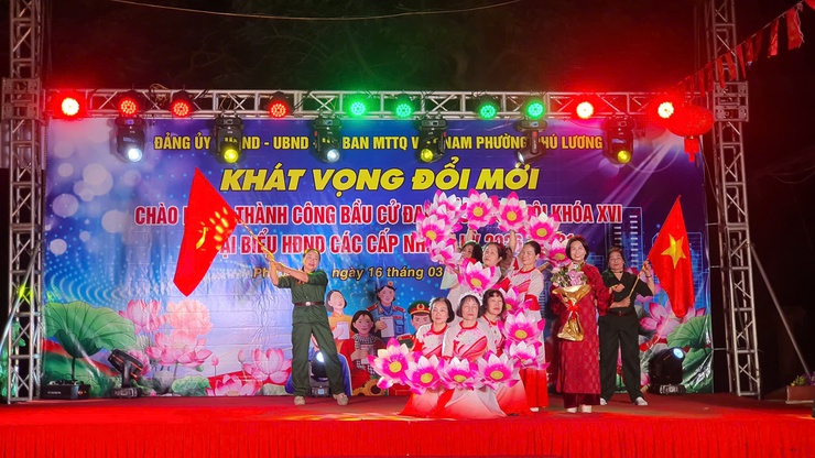 Sôi nổi chương trình văn nghệ “Khát vọng đổi mới” chào mừng thành công cuộc bầu cử- Ảnh 6.