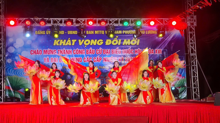 Sôi nổi chương trình văn nghệ “Khát vọng đổi mới” chào mừng thành công cuộc bầu cử- Ảnh 8.