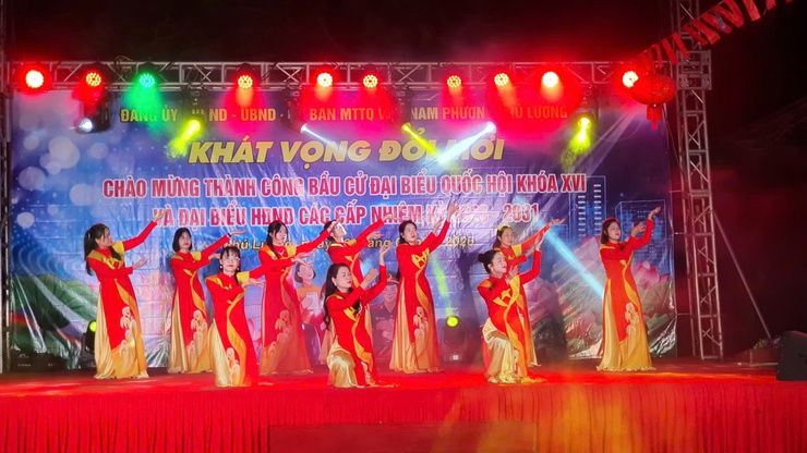 Sôi nổi chương trình văn nghệ “Khát vọng đổi mới” chào mừng thành công cuộc bầu cử- Ảnh 10.