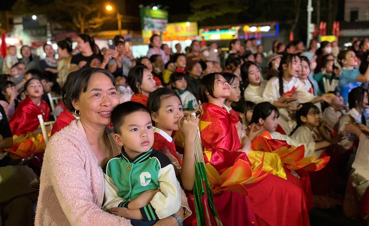 Chương trình văn nghệ chào mừng thành công bầu cử - Ảnh 19.