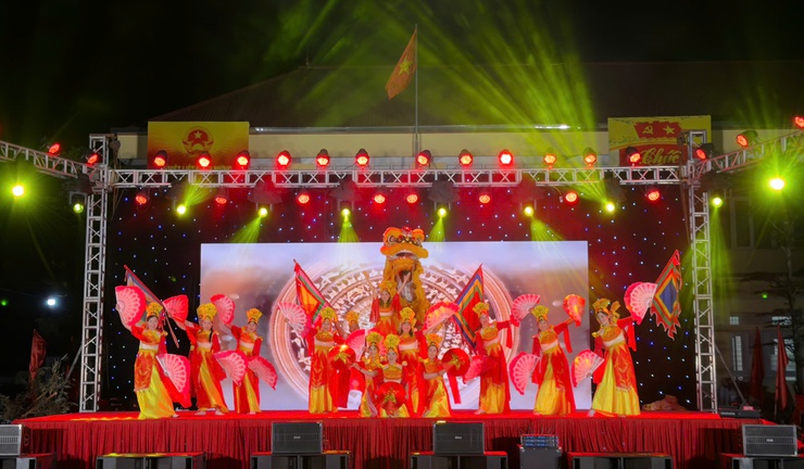 Chương trình văn nghệ chào mừng thành công bầu cử - Ảnh 8.