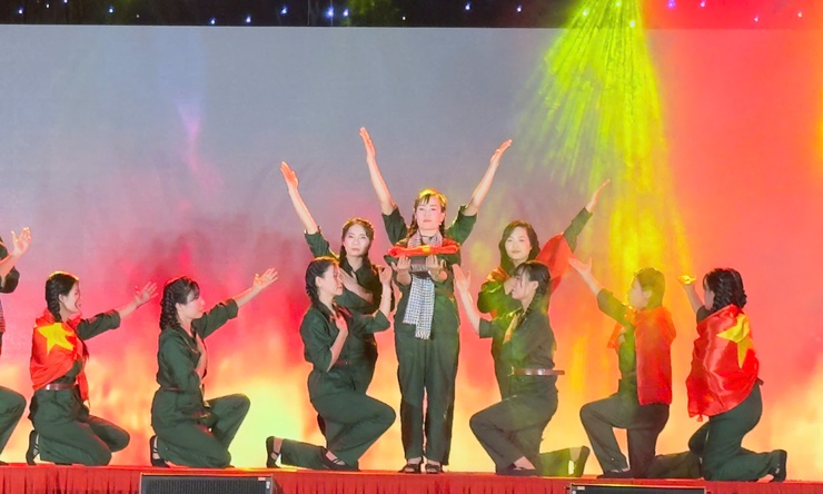 Chương trình văn nghệ chào mừng thành công bầu cử - Ảnh 12.