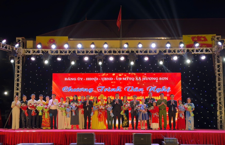 Chương trình văn nghệ chào mừng thành công bầu cử - Ảnh 1.