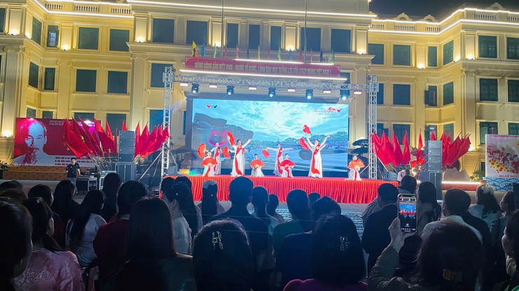 Đặc sắc Chương trình văn nghệ chào mừng thành công bầu cử tại trụ sở xã Phúc Thọ- Ảnh 8.