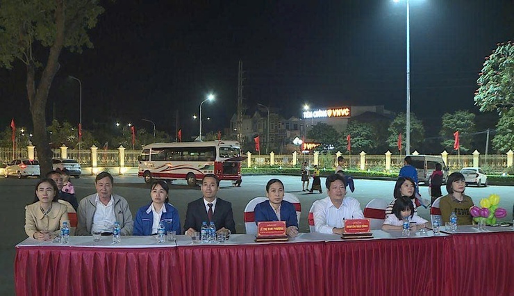 Đặc sắc Chương trình văn nghệ chào mừng thành công bầu cử tại trụ sở xã Phúc Thọ- Ảnh 2.