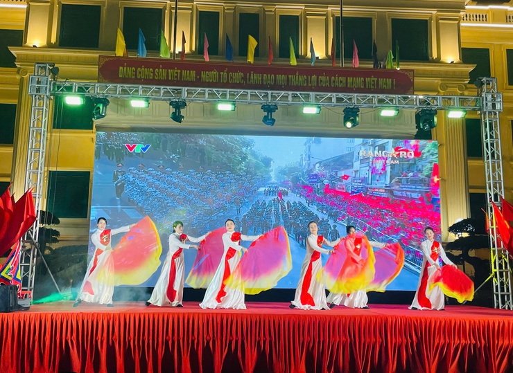 Đặc sắc Chương trình văn nghệ chào mừng thành công bầu cử tại trụ sở xã Phúc Thọ- Ảnh 4.