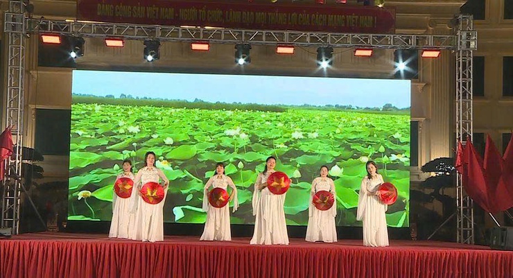 Đặc sắc Chương trình văn nghệ chào mừng thành công bầu cử tại trụ sở xã Phúc Thọ- Ảnh 6.