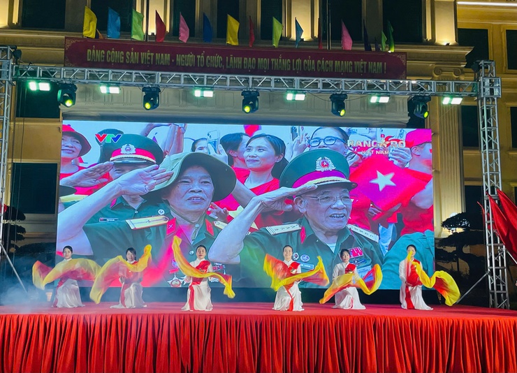 Đặc sắc Chương trình văn nghệ chào mừng thành công bầu cử tại trụ sở xã Phúc Thọ- Ảnh 7.