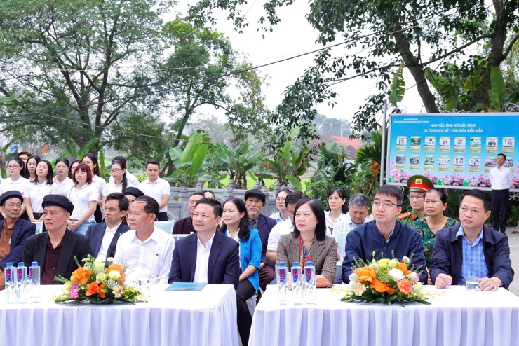 NGÂN HÀNG TMCP NGOẠI THƯƠNG VIỆT NAM PHỐI HỢP VỚI UBND XÃ THƯ LÂM TỔ CHỨC CHƯƠNG TRÌNH TẾT TRỒNG CÂY “VIETCOMBANK – VÌ MỘT VIỆT NAM XANH” XUÂN BÍNH NGỌ NĂM 2026- Ảnh 1.