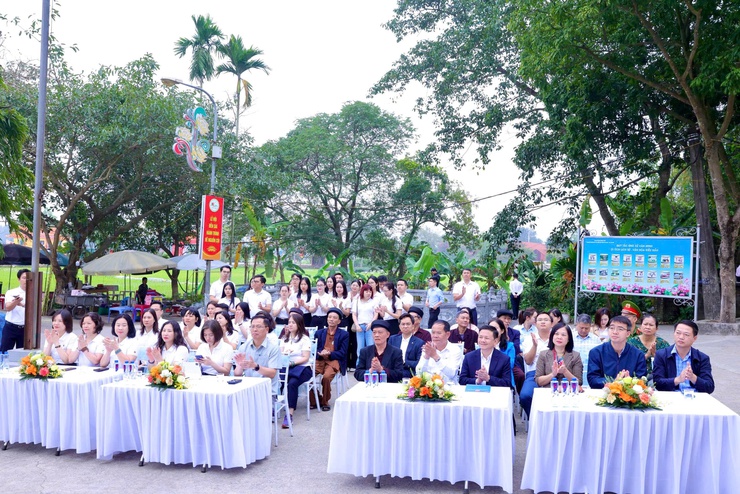 NGÂN HÀNG TMCP NGOẠI THƯƠNG VIỆT NAM PHỐI HỢP VỚI UBND XÃ THƯ LÂM TỔ CHỨC CHƯƠNG TRÌNH TẾT TRỒNG CÂY “VIETCOMBANK – VÌ MỘT VIỆT NAM XANH” XUÂN BÍNH NGỌ NĂM 2026- Ảnh 2.