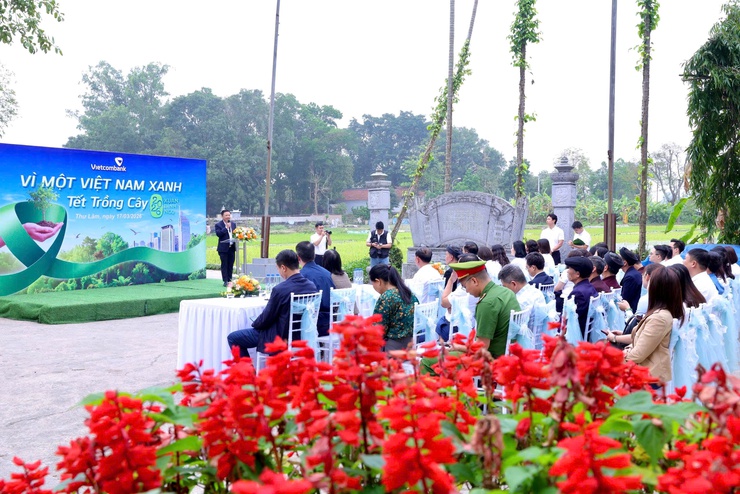 NGÂN HÀNG TMCP NGOẠI THƯƠNG VIỆT NAM PHỐI HỢP VỚI UBND XÃ THƯ LÂM TỔ CHỨC CHƯƠNG TRÌNH TẾT TRỒNG CÂY “VIETCOMBANK – VÌ MỘT VIỆT NAM XANH” XUÂN BÍNH NGỌ NĂM 2026- Ảnh 12.