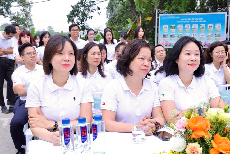 NGÂN HÀNG TMCP NGOẠI THƯƠNG VIỆT NAM PHỐI HỢP VỚI UBND XÃ THƯ LÂM TỔ CHỨC CHƯƠNG TRÌNH TẾT TRỒNG CÂY “VIETCOMBANK – VÌ MỘT VIỆT NAM XANH” XUÂN BÍNH NGỌ NĂM 2026- Ảnh 3.