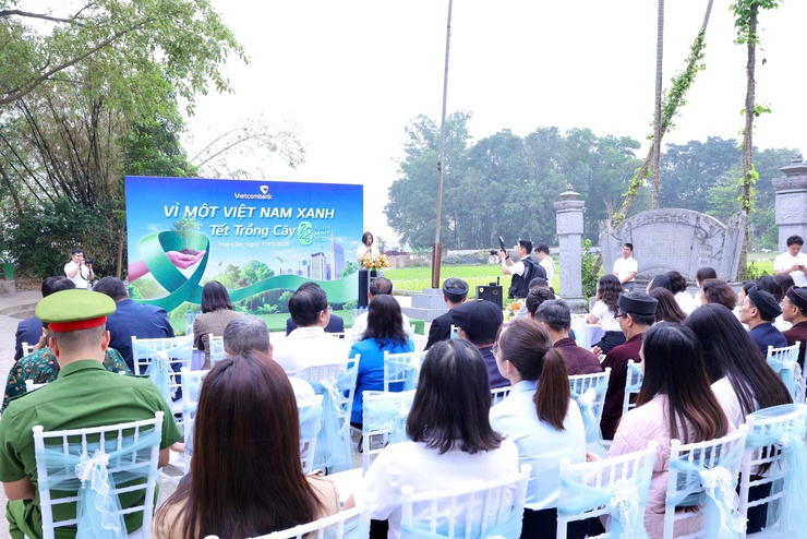 NGÂN HÀNG TMCP NGOẠI THƯƠNG VIỆT NAM PHỐI HỢP VỚI UBND XÃ THƯ LÂM TỔ CHỨC CHƯƠNG TRÌNH TẾT TRỒNG CÂY “VIETCOMBANK – VÌ MỘT VIỆT NAM XANH” XUÂN BÍNH NGỌ NĂM 2026- Ảnh 9.