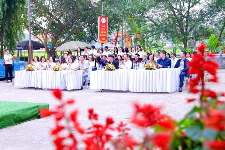 NGÂN HÀNG TMCP NGOẠI THƯƠNG VIỆT NAM PHỐI HỢP VỚI UBND XÃ THƯ LÂM TỔ CHỨC CHƯƠNG TRÌNH TẾT TRỒNG CÂY “VIETCOMBANK – VÌ MỘT VIỆT NAM XANH” XUÂN BÍNH NGỌ NĂM 2026- Ảnh 5.