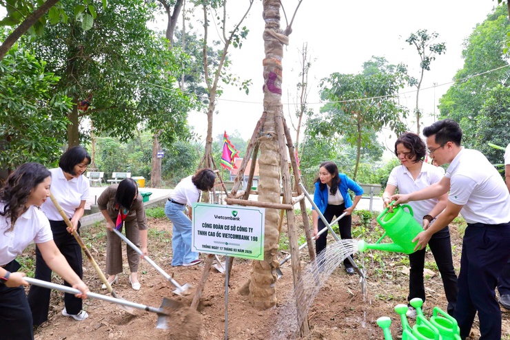 NGÂN HÀNG TMCP NGOẠI THƯƠNG VIỆT NAM PHỐI HỢP VỚI UBND XÃ THƯ LÂM TỔ CHỨC CHƯƠNG TRÌNH TẾT TRỒNG CÂY “VIETCOMBANK – VÌ MỘT VIỆT NAM XANH” XUÂN BÍNH NGỌ NĂM 2026- Ảnh 14.