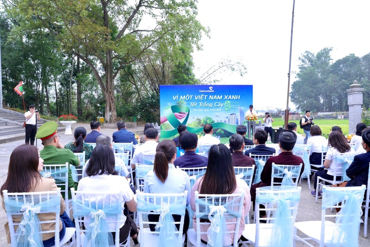 NGÂN HÀNG TMCP NGOẠI THƯƠNG VIỆT NAM PHỐI HỢP VỚI UBND XÃ THƯ LÂM TỔ CHỨC CHƯƠNG TRÌNH TẾT TRỒNG CÂY “VIETCOMBANK – VÌ MỘT VIỆT NAM XANH” XUÂN BÍNH NGỌ NĂM 2026- Ảnh 6.