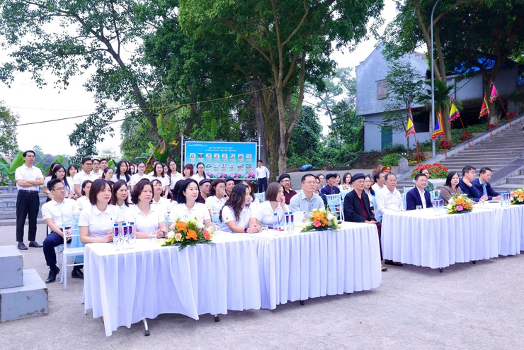 NGÂN HÀNG TMCP NGOẠI THƯƠNG VIỆT NAM PHỐI HỢP VỚI UBND XÃ THƯ LÂM TỔ CHỨC CHƯƠNG TRÌNH TẾT TRỒNG CÂY “VIETCOMBANK – VÌ MỘT VIỆT NAM XANH” XUÂN BÍNH NGỌ NĂM 2026- Ảnh 7.