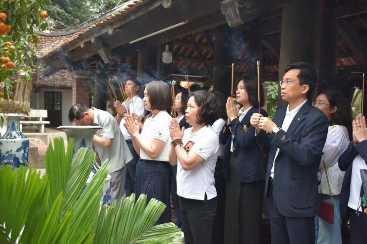 NGÂN HÀNG TMCP NGOẠI THƯƠNG VIỆT NAM PHỐI HỢP VỚI UBND XÃ THƯ LÂM TỔ CHỨC CHƯƠNG TRÌNH TẾT TRỒNG CÂY “VIETCOMBANK – VÌ MỘT VIỆT NAM XANH” XUÂN BÍNH NGỌ NĂM 2026- Ảnh 8.