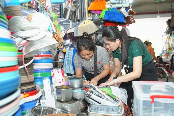 Thuế cơ sở 11 TP Hà Nội hưởng ứng Lễ ra quân “Tháng cao điểm đồng hành, hỗ trợ hộ kinh doanh, cá nhân kinh doanh tuân thủ pháp luật Thuế” trên địa bàn 4 phường Bồ Đề, Long Biên, Phúc Lợi, Việt Hưng- Ảnh 10.