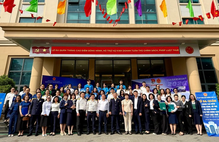 Thuế cơ sở 11 TP Hà Nội hưởng ứng Lễ ra quân “Tháng cao điểm đồng hành, hỗ trợ hộ kinh doanh, cá nhân kinh doanh tuân thủ pháp luật Thuế” trên địa bàn 4 phường Bồ Đề, Long Biên, Phúc Lợi, Việt Hưng- Ảnh 2.