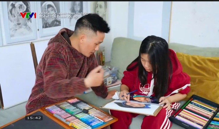 Học sinh Lê Phạm Yến Trang – Lớp 7A3 Trường THCS Việt Nam – Angieri tỏa sáng với tài năng hội họa truyền thần- Ảnh 10.