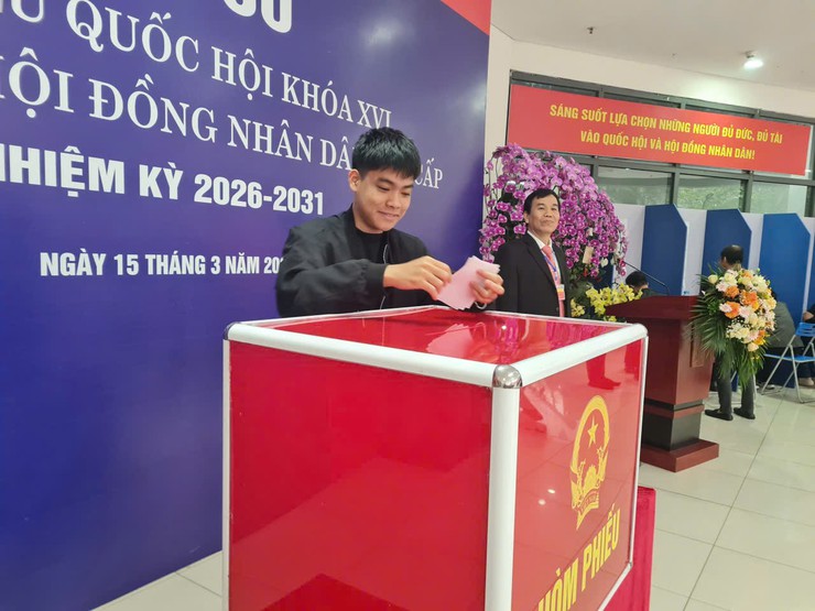 Tuổi trẻ Xuân Đỉnh tự hào thực hiện quyền công dân trong ngày bầu cử- Ảnh 2.