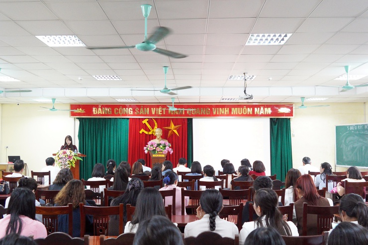 Trung tâm Chính trị phường Chương Mỹ bế giảng lớp bồi dưỡng nhận thức về Đảng khóa I năm 2026- Ảnh 1.