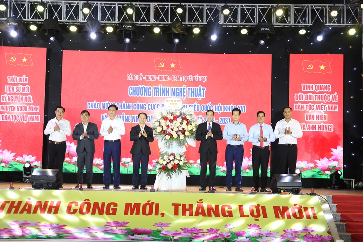 Xã Bất Bạt: Rộn ràng đêm nghệ thuật “Ngày hội non sông”- Ảnh 2.