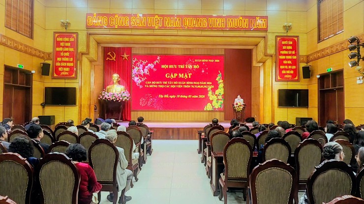 Phường Tây Hồ tổ chức gặp mặt cán bộ hưu trí năm 2026- Ảnh 1.