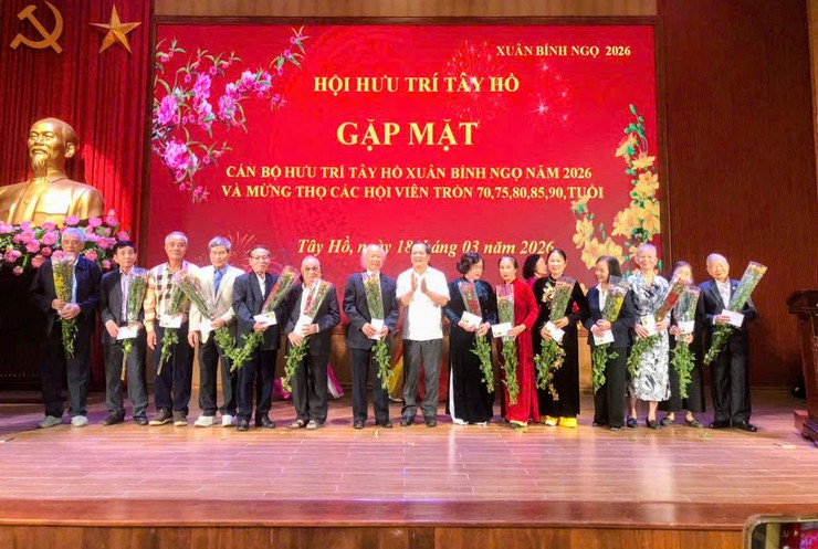 Phường Tây Hồ tổ chức gặp mặt cán bộ hưu trí năm 2026- Ảnh 4.