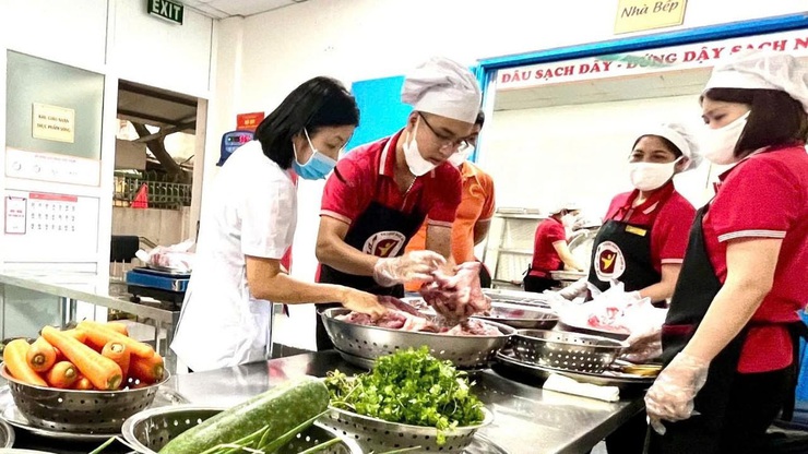 Đảm bảo an toàn thực phẩm tại Trường Mầm non Xuân La: Quy trình chặt chẽ từ tiếp nhận đến chế biến- Ảnh 4.