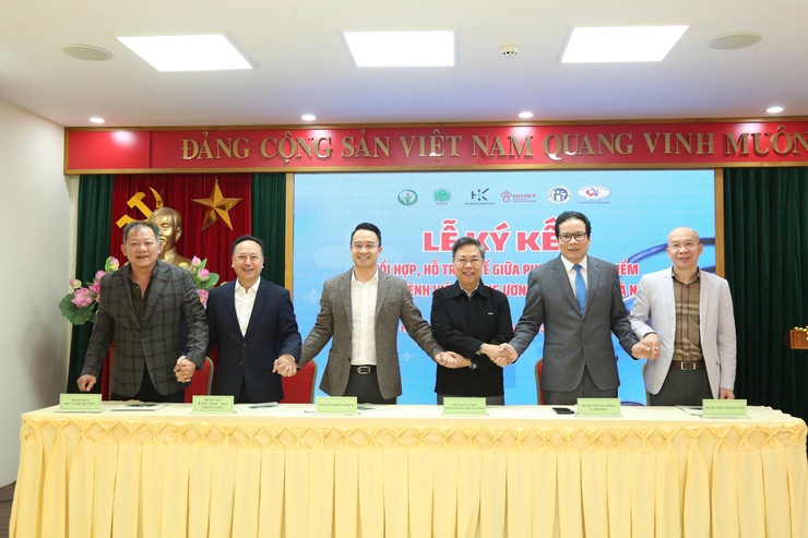 UBND phường Hoàn Kiếm ký kết chương trình hỗ trợ y tế với các bệnh viện Trung ương và thành phố- Ảnh 9.
