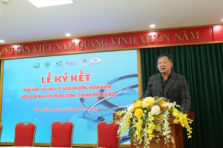 UBND phường Hoàn Kiếm ký kết chương trình hỗ trợ y tế với các bệnh viện Trung ương và thành phố- Ảnh 3.