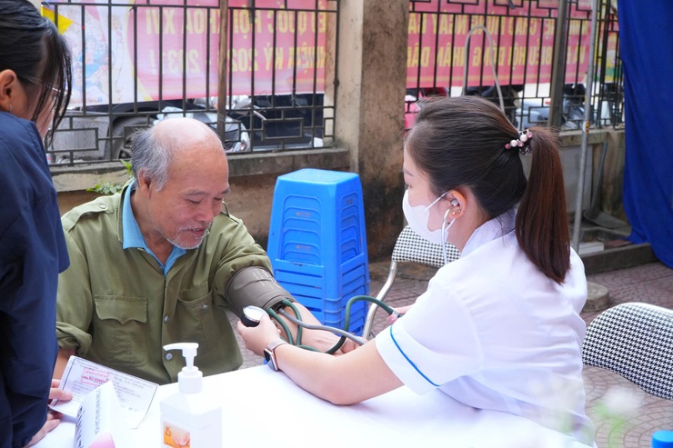 CÁC LỰC LƯỢNG CHUNG TAY BẢO ĐẢM AN TOÀN CHO NGÀY HỘI BẦU CỬ TẠI XÃ DÂN HÒA- Ảnh 1.