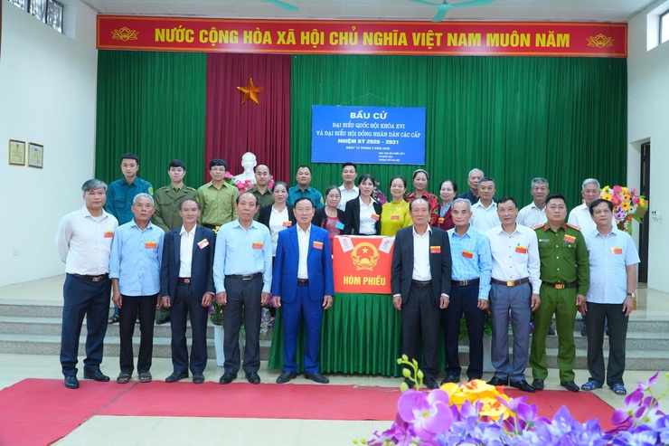 CÁC LỰC LƯỢNG CHUNG TAY BẢO ĐẢM AN TOÀN CHO NGÀY HỘI BẦU CỬ TẠI XÃ DÂN HÒA- Ảnh 6.