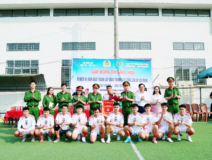 Sôi động giải bóng đá giao hữu lực lượng Công an: Lan tỏa bản lĩnh, kết nối sức mạnh vì nhân dân phục vụ
- Ảnh 7.