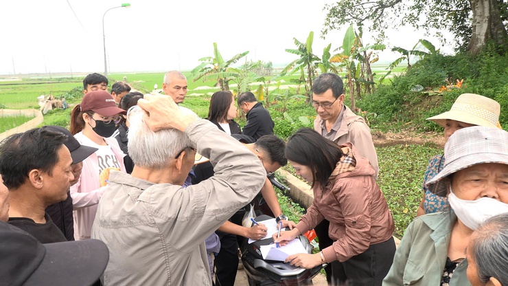 Xã Thanh Oai ra quân kiểm đếm hơn 110 ngôi mộ tại thôn Kim Lâm- Ảnh 1.