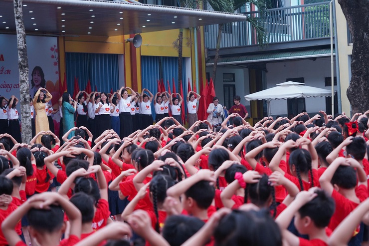 Trường Tiểu học Tiên Phương tổ chức hoạt động ngoại khóa về giá trị tình yêu thương và lòng biết ơn- Ảnh 2.