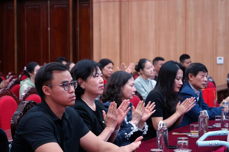 Trao tặng 42 xe lăn cho người khuyết tật trên địa bàn phường Chương Mỹ và các xã lân cận- Ảnh 2.