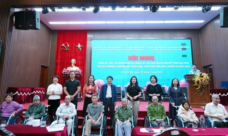 Trao tặng 42 xe lăn cho người khuyết tật trên địa bàn phường Chương Mỹ và các xã lân cận- Ảnh 4.