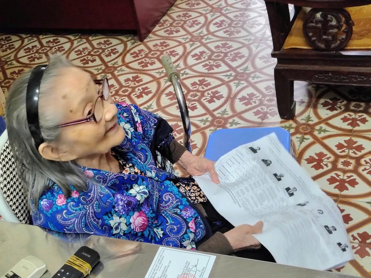 Phường Hoàn Kiếm: Đưa thùng phiếu đến tận nhà phục vụ cử tri cao tuổi, bệnh yếu- Ảnh 21.