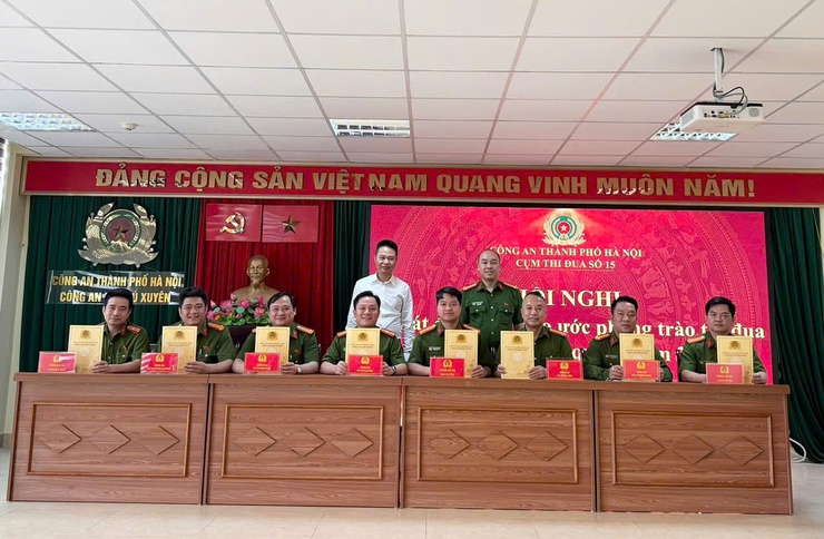 CỤM THI ĐUA SỐ 15 - CÔNG AN THÀNH PHỐ HÀ NỘI PHÁT ĐỘNG PHONG TRÀO THI ĐUA “VÌ AN NINH TỔ QUỐC” NĂM 2026- Ảnh 3.
