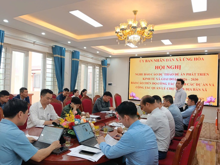 
UBND XÃ ỨNG HÒA TỔ CHỨC HỘI NGHỊ NGHE BÁO CÁO PHÁT TRIỂN KINH TẾ - XÃ HỘI VÀ TIẾN ĐỘ THỰC HIỆN CÁC NHIỆM VỤ TRỌNG TÂM.- Ảnh 2.