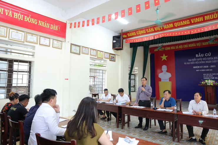 Đối thoại với các hộ gia đình, cá nhân về Dự thảo phương án Bồi thường, hỗ trợ và tái định cư trong phạm vi dự án đầu tư cải tạo, nâng cấp Quốc lộ 6 đoạn Ba La - Xuân Mai- Ảnh 3.