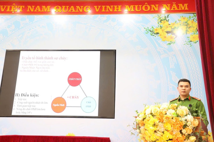 Xã Hồng Vân tập huấn công tác phòng cháy, chữa cháy cho lực lượng tham gia bảo vệ an ninh, trật tự ở cơ sở.- Ảnh 6.