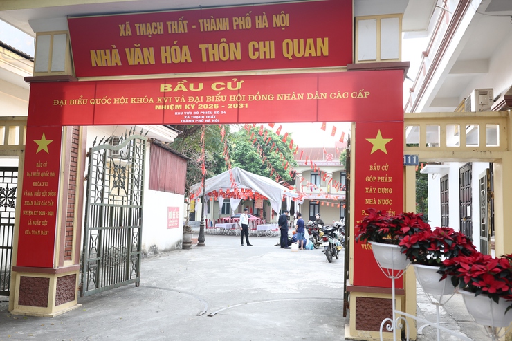 Trạm Y tế xã Thạch Thất phun khử khuẩn các điểm bầu cử, chủ động đảm bảo an toàn y tế phục vụ ngày hội toàn dân- Ảnh 7.