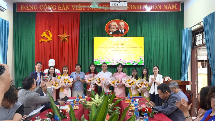 Khai mạc hội thi giáo viên giỏi tiểu học cấp TP năm học 2025 - 2026- Ảnh 1.